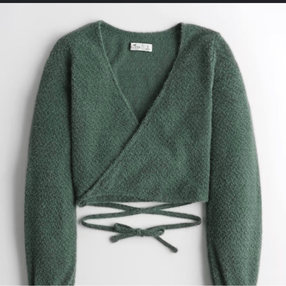 Hollister Green V-Neck Sweater with Relaxed Fit